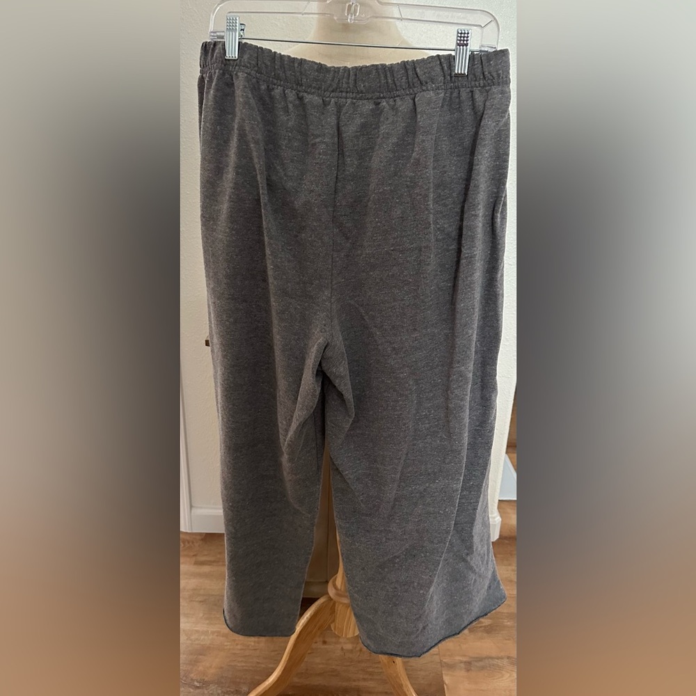 Hanes wide leg cropped pants xl